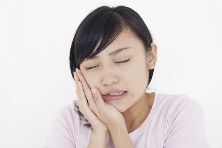 もしかして、歯と顎を使いすぎていませんか?
